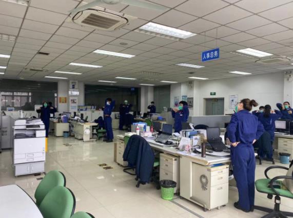 ��ɫ�������M���